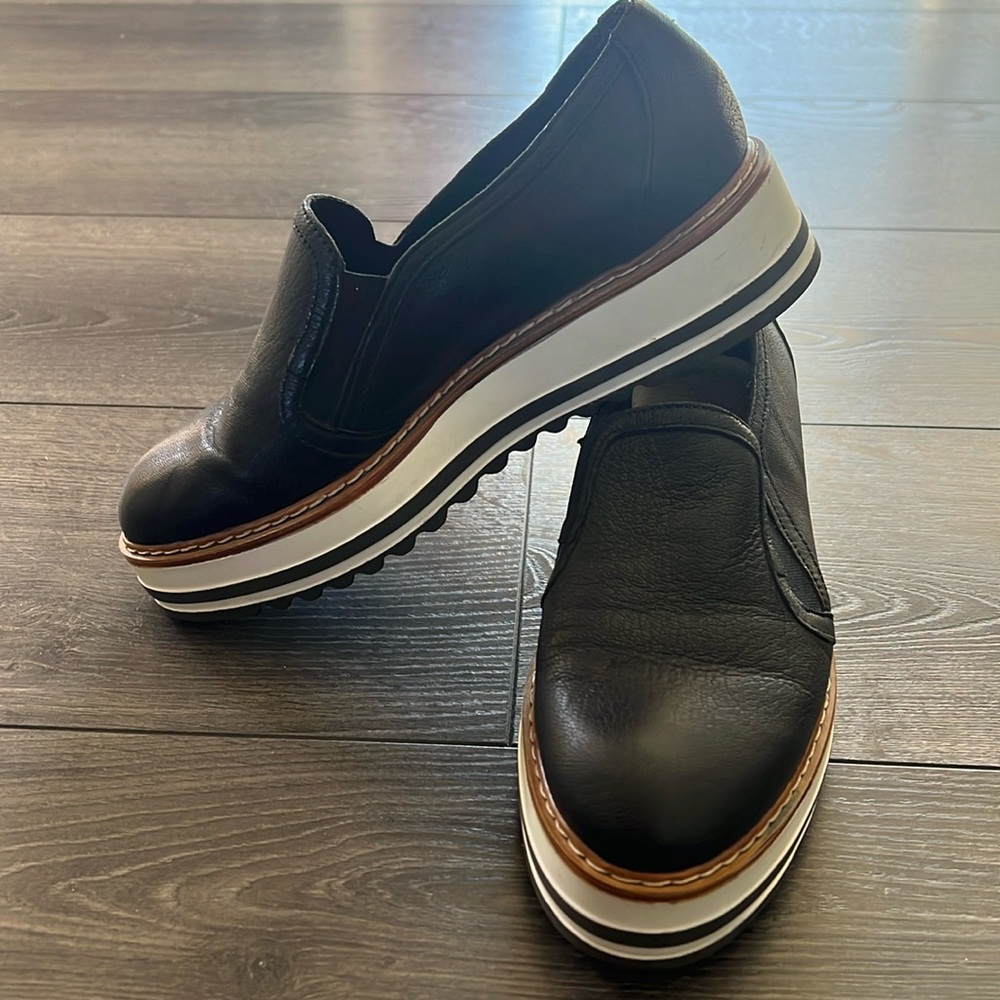 Summit by White Mountain platform leather loafers